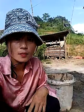 Snapshot of linda_bae00 chatting on 10.12.25 linda bae00 online show from 10.12.25