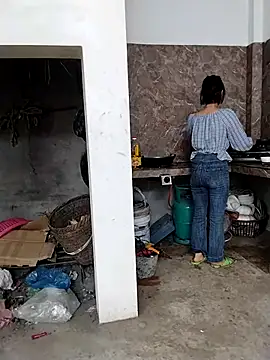 Snapshot of linda_bae00 chatting on 10.27.25 linda bae00 online show from 10.27.25