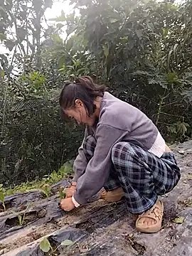 Snapshot of linda_bae00 chatting on 11.15.25 linda bae00 online show from 11.15.25