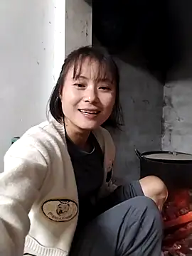 Snapshot of linda_bae00 chatting on 11.18.25 linda bae00 online show from 11.18.25