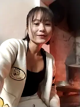 Snapshot of linda_bae00 chatting on 11.19.25 linda bae00 online show from 11.19.25