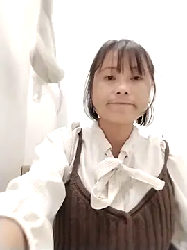 Snapshot of linda_bae00 chatting on 11.21.25 linda bae00 online show from 11.21.25