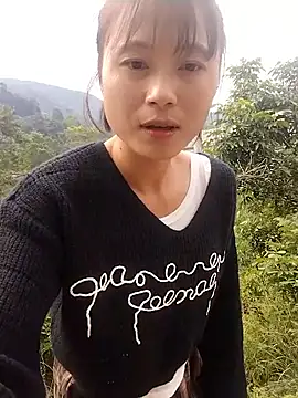 Snapshot of linda_bae00 chatting on 11.24.25 linda bae00 online show from 11.24.25