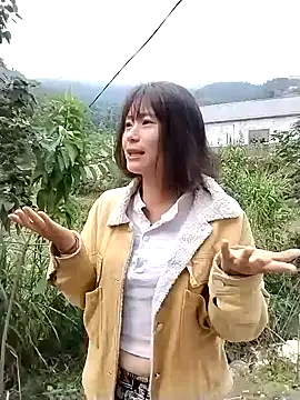 Snapshot of linda_bae00 chatting on 12.14.25 linda bae00 online show from 12.14.25