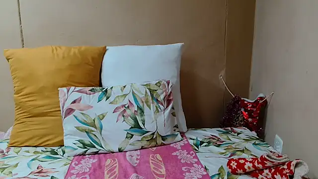 Snapshot of SugarPoppy24xxx chatting on 12.17.25 SugarPoppy24xxx online show from 12.17.25