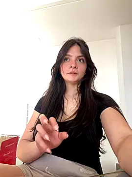 Snapshot of Danielaeliana chatting on 09.26.25 Danielaeliana online show from 09.26.25