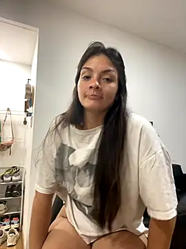 Danielaeliana online show from 11.23.25