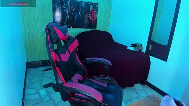 alison moon7 online show from 10.04.25