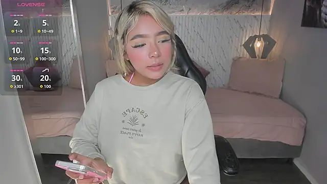 Snapshot of Emilly_mell chatting on 12.15.25 Emilly mell online show from 12.15.25