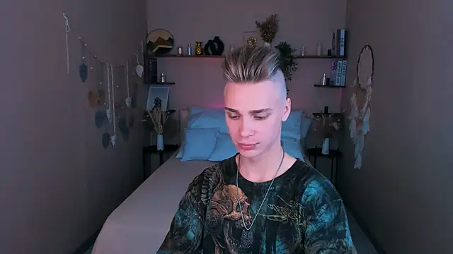 Snapshot of LawrenceMiles chatting on 09.12.25 LawrenceMiles online show from 09.12.25