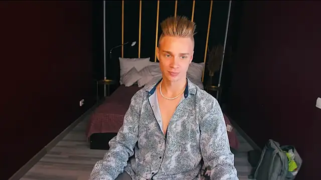 Snapshot of LawrenceMiles chatting on 09.21.25 LawrenceMiles online show from 09.21.25