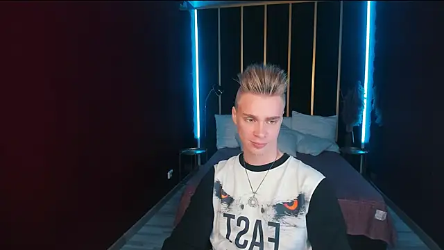 Snapshot of LawrenceMiles chatting on 09.22.25 LawrenceMiles online show from 09.22.25