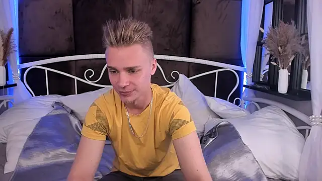 Snapshot of LawrenceMiles chatting on 09.24.25 LawrenceMiles online show from 09.24.25