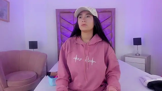 EmilyHanks  online show from 05.16.26