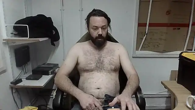 Snapshot of rogerevenmore chatting on 11.25.25 rogerevenmore online show from 11.25.25