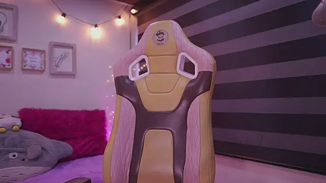 Lana Dreams  online show from 11.13.25