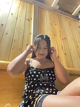 Snapshot of phungtiti chatting on 10.02.25 phungtiti online show from 10.02.25