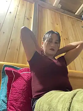 Snapshot of phungtiti chatting on 11.05.25 phungtiti online show from 11.05.25