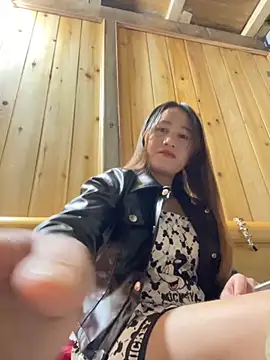 Snapshot of phungtiti chatting on 11.13.25 phungtiti online show from 11.13.25