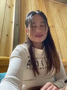 Snapshot of phungtiti chatting on 11.15.25 phungtiti online show from 11.15.25