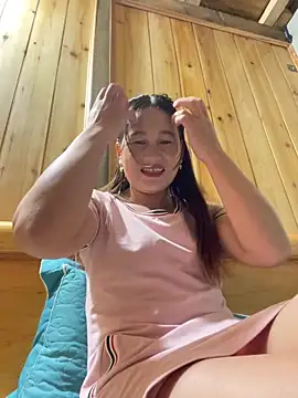 Snapshot of phungtiti chatting on 11.17.25 phungtiti online show from 11.17.25