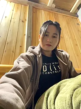 Snapshot of phungtiti chatting on 11.19.25 phungtiti online show from 11.19.25