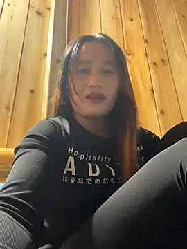 Snapshot of phungtiti chatting on 11.24.25 phungtiti online show from 11.24.25