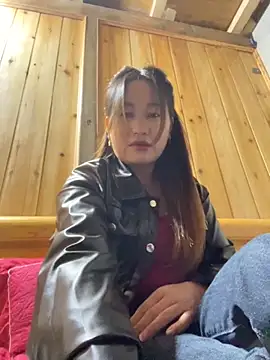 Snapshot of phungtiti chatting on 12.01.25 phungtiti online show from 12.01.25