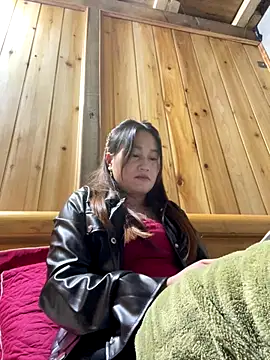 Snapshot of phungtiti chatting on 12.01.25 phungtiti online show from 12.01.25