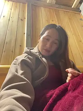 Snapshot of phungtiti chatting on 12.05.25 phungtiti online show from 12.05.25