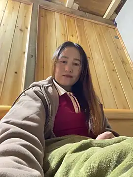 Snapshot of phungtiti chatting on 12.15.25 phungtiti online show from 12.15.25