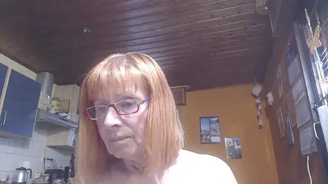 Snapshot of SexySilvie chatting on 06.24.26 SexySilvie online show from 06.24.26