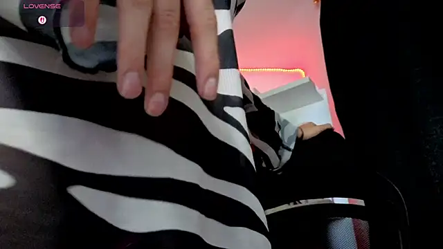 Snapshot of 6gaaby chatting on 11.18.25 6gaaby online show from 11.18.25