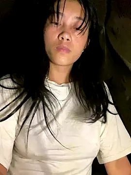 EmLy02 online show from 09.12.25