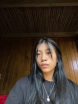 EmLy02 online show from 10.08.25