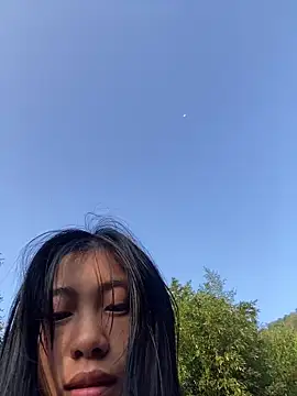 EmLy02 online show from 10.12.25