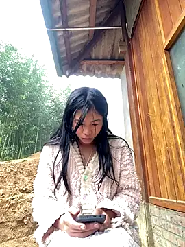 EmLy02 online show from 11.13.25