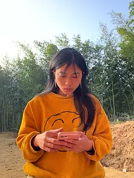 EmLy02 online show from 01.18.26