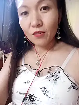 Snapshot of Joanna1122 chatting on 10.11.25 Joanna1122 online show from 10.11.25