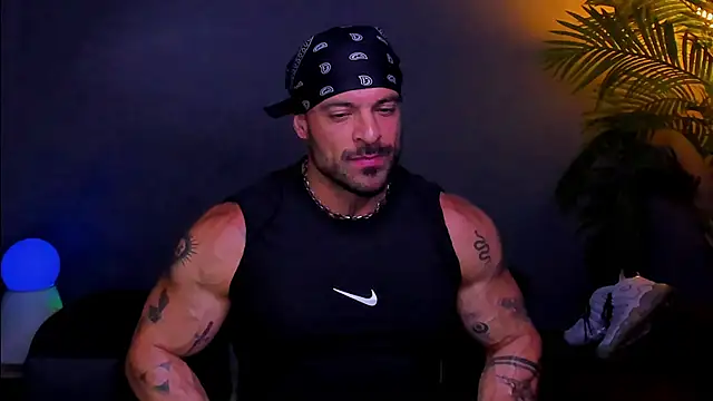 Snapshot of dennis_cox1 chatting on 11.19.25 dennis cox1 online show from 11.19.25