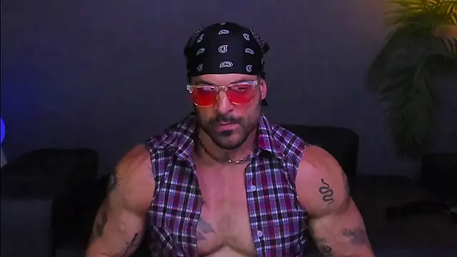 Snapshot of dennis_cox1 chatting on 11.24.25 dennis cox1 online show from 11.24.25