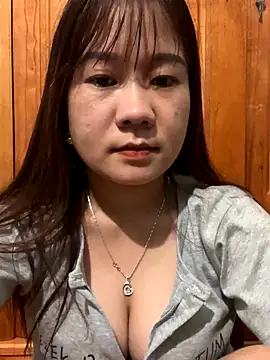 qinejr37 online show from 10.18.25