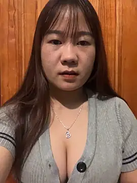 qinejr37 online show from 10.23.25