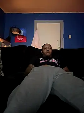 Snapshot of Kingstrokezxx chatting on 12.02.25 Kingstrokezxx online show from 12.02.25