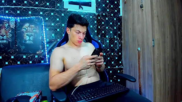 Snapshot of javiersexymann chatting on 09.18.25 javiersexymann online show from 09.18.25