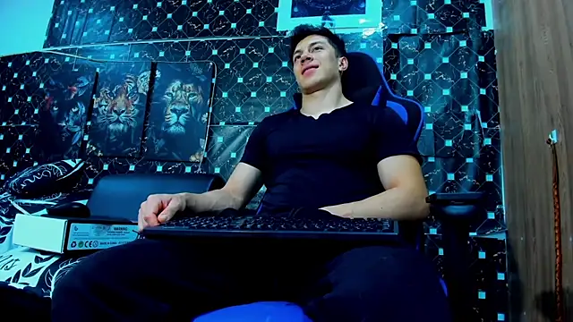 Snapshot of javiersexymann chatting on 10.13.25 javiersexymann online show from 10.13.25