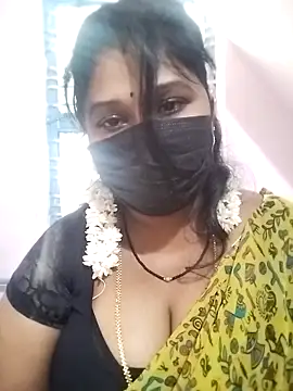 Snapshot of chaitara-reddy chatting on 09.09.25 chaitara-reddy online show from 09.09.25