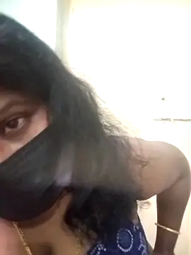 Snapshot of chaitara-reddy chatting on 09.16.25 chaitara-reddy online show from 09.16.25