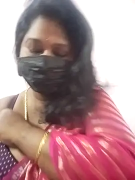 Snapshot of chaitara-reddy chatting on 09.17.25 chaitara-reddy online show from 09.17.25