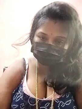 Snapshot of chaitara-reddy chatting on 10.10.25 chaitara-reddy online show from 10.10.25